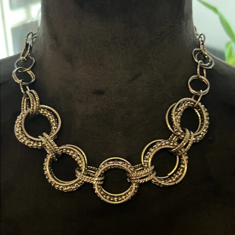 Black metal hoop linked necklace womens jewelry - Picture 2 of 8